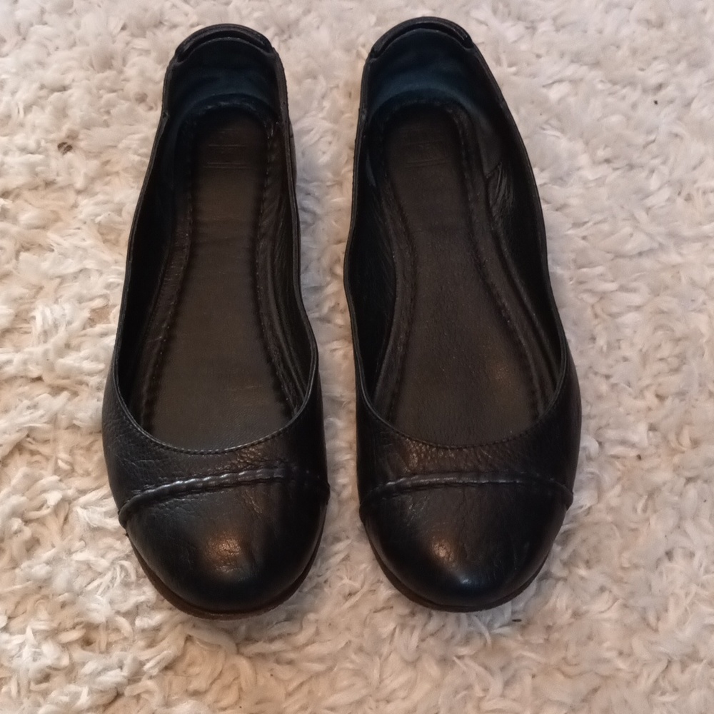 Frye flats